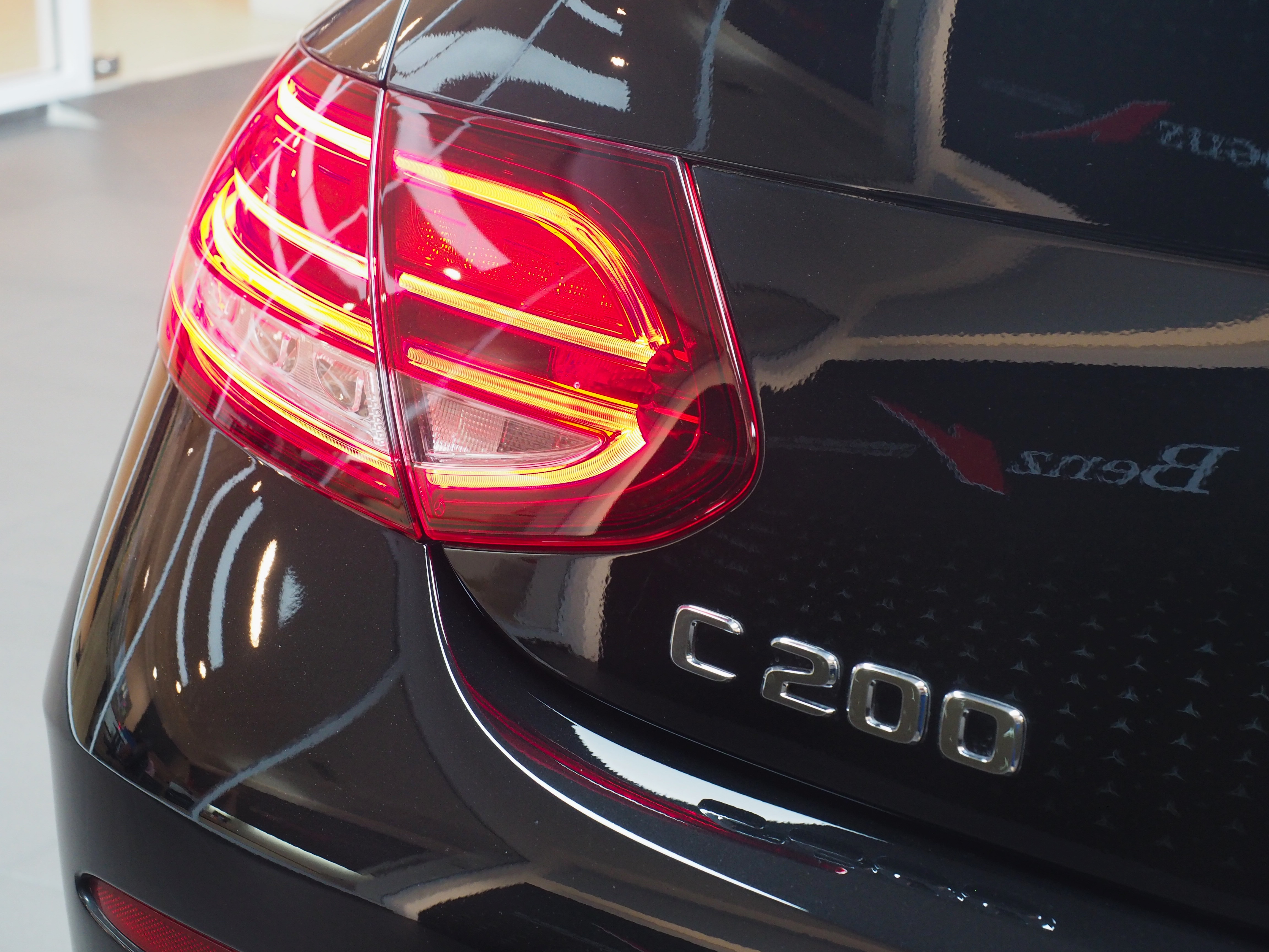 จองแล้ว C200 Coupe AMG W205