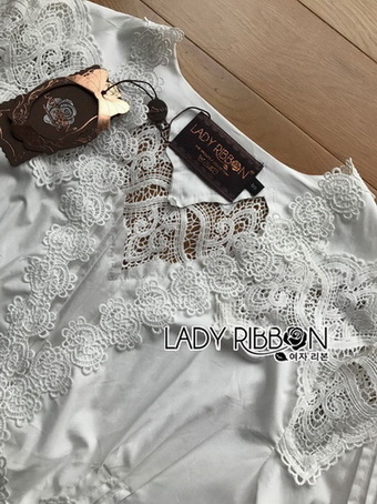 เสื้อยาวคอตตอนสีขาว