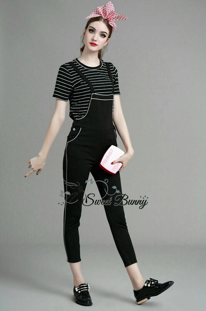 SW08010916 Sweet Bunny Present... Stripe tee and black jumper set เซ็ทเสื้อ+เอี๊ยม เสื้อเนื้อผ้ายืดคอตตอนทอลายริ้วขาว-ดำ
