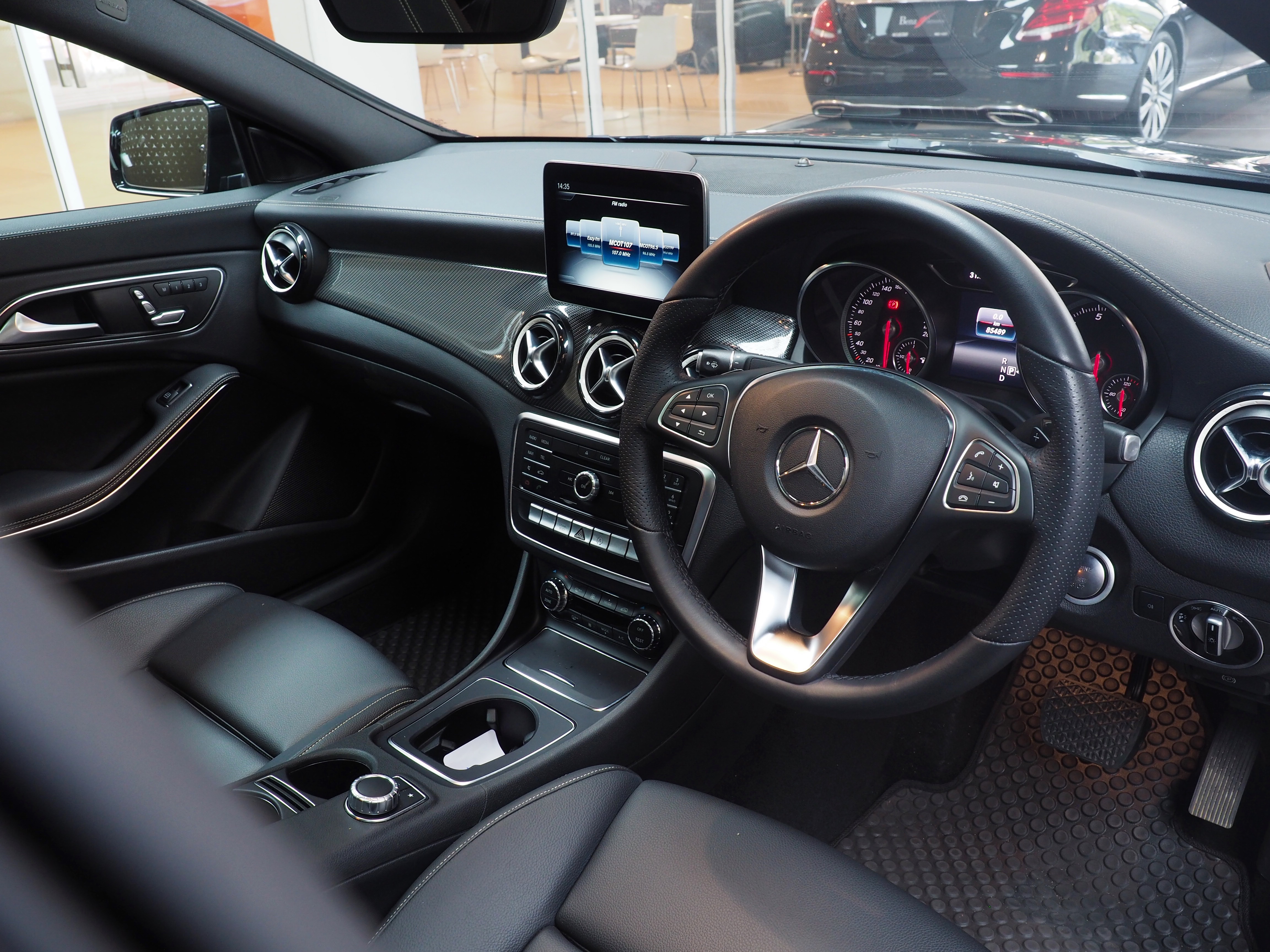 จองแล้ว CLA250 AMG Night Edition W117