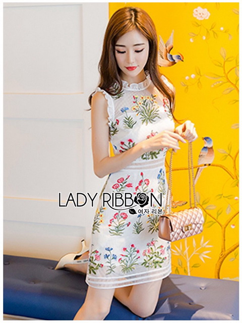 Dress เดรสผ้าลายตารางปักลายดอกไม้