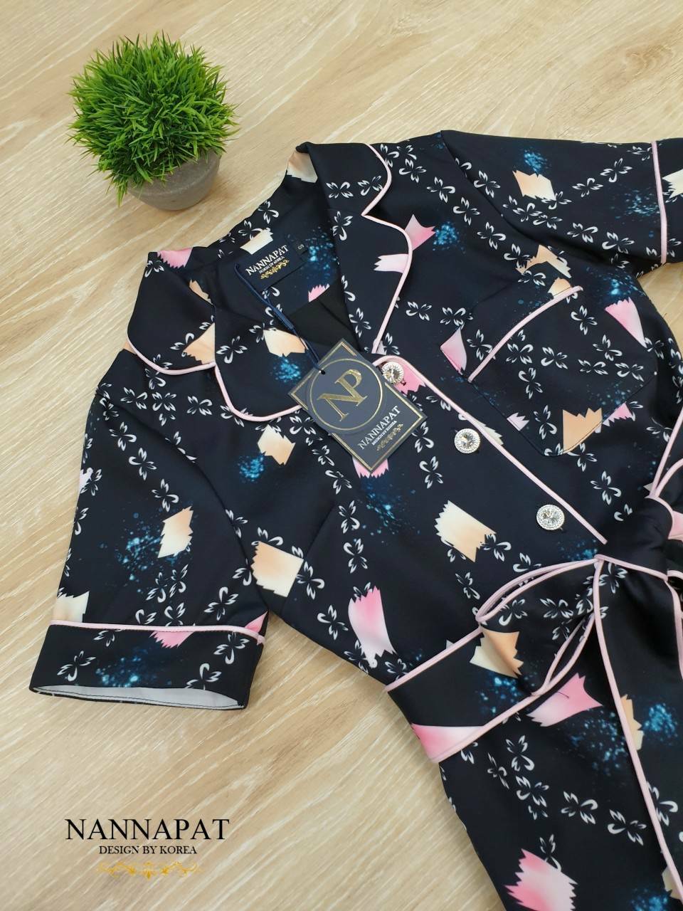 เสื้อกระดุมเพชรหน้าสวยมาก