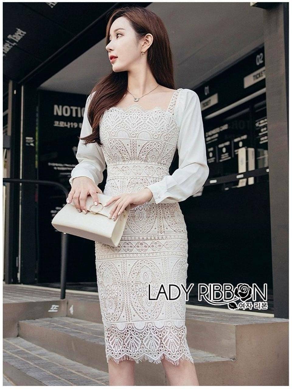 เดรสผ้าลูกไม้ขาวทรงเข้ารูปลายสวย