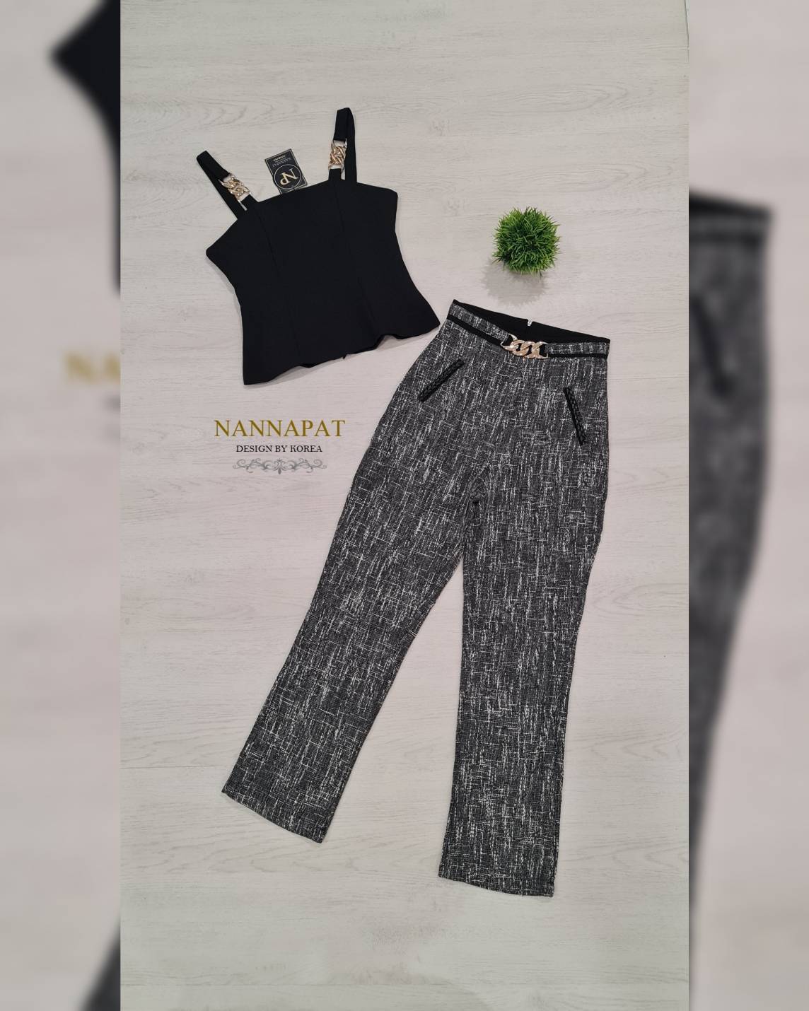 เสื้อซิปหลัง มีฟองน้ำอก สายเสื้อแต่งอะไหล่เก๋ๆ