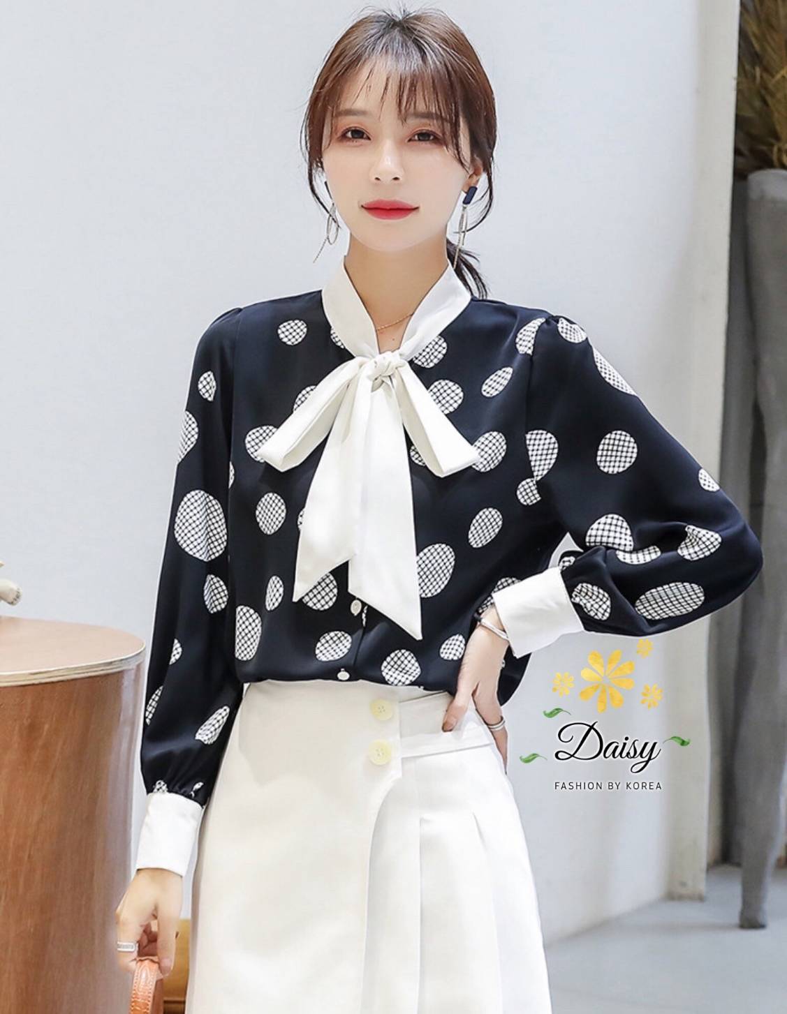 เสื้อแขนยาวกระดุมหน้า คอแต่งโบว์