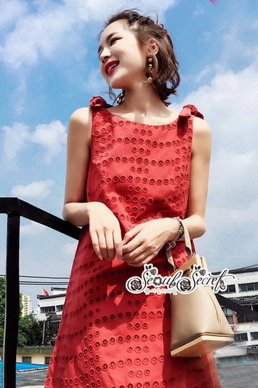 เดรสเนื้อผ้าทอลายลูกไม้สีแดงสด
