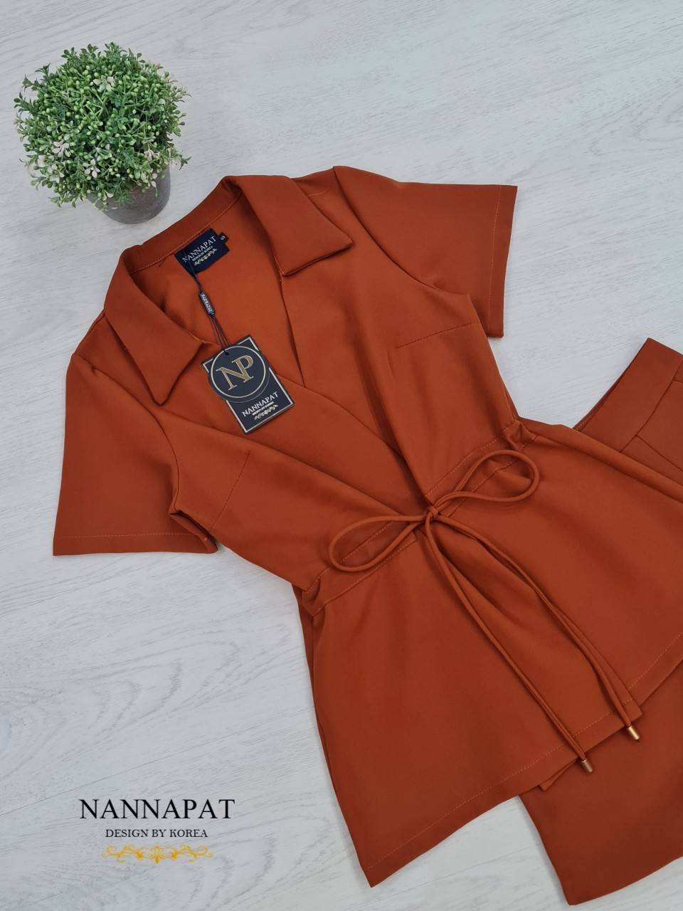 เสื้อกระดุมหน้า มีเชือกรูดผูกเอว