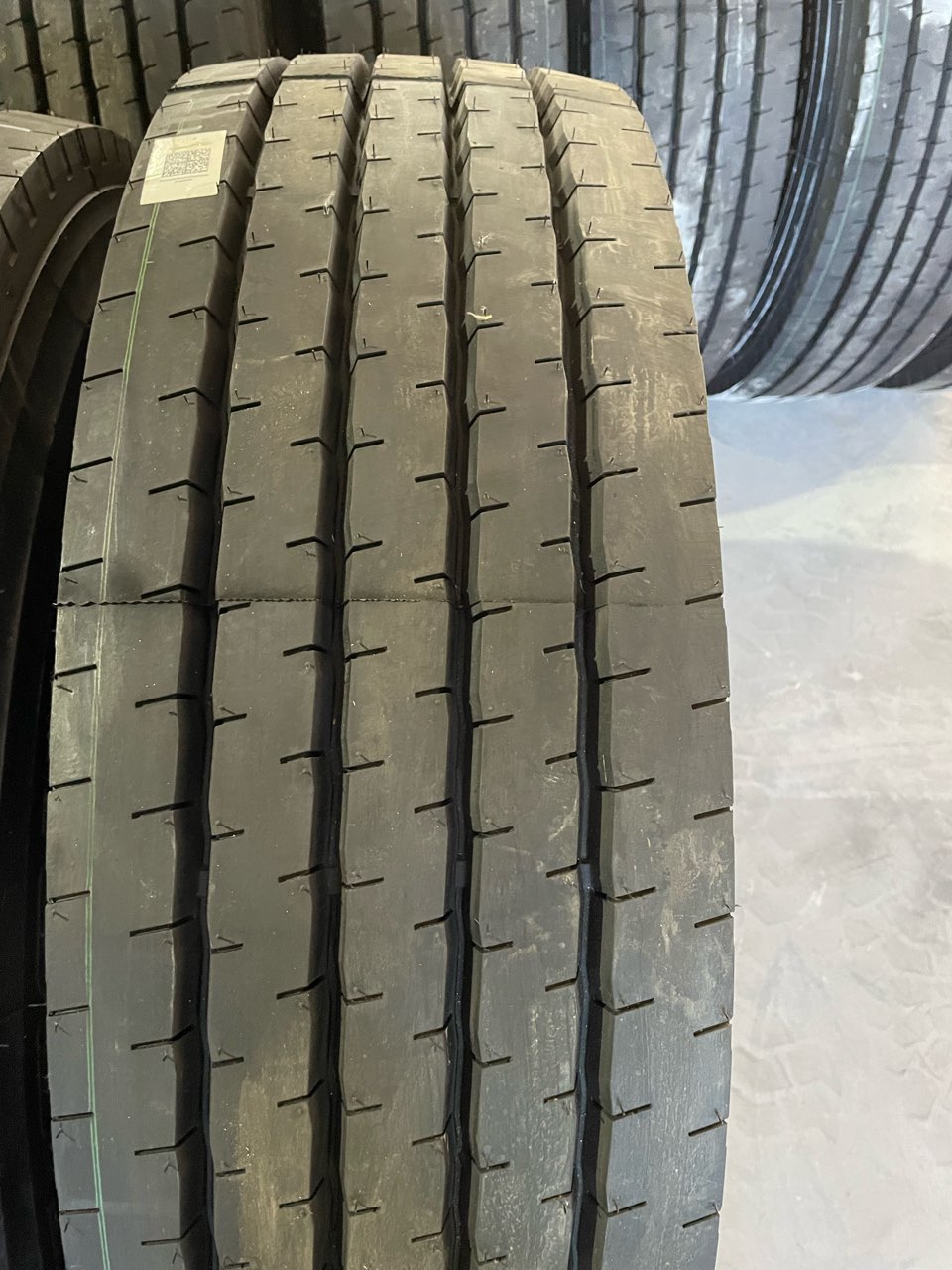 ยางรถบรรทุกเรเดียล ยี่ห้อ DOUBLE COIN รุ่น RR202 ขนาด 295/80R22.5 ,10.00R20 ,11R22.5