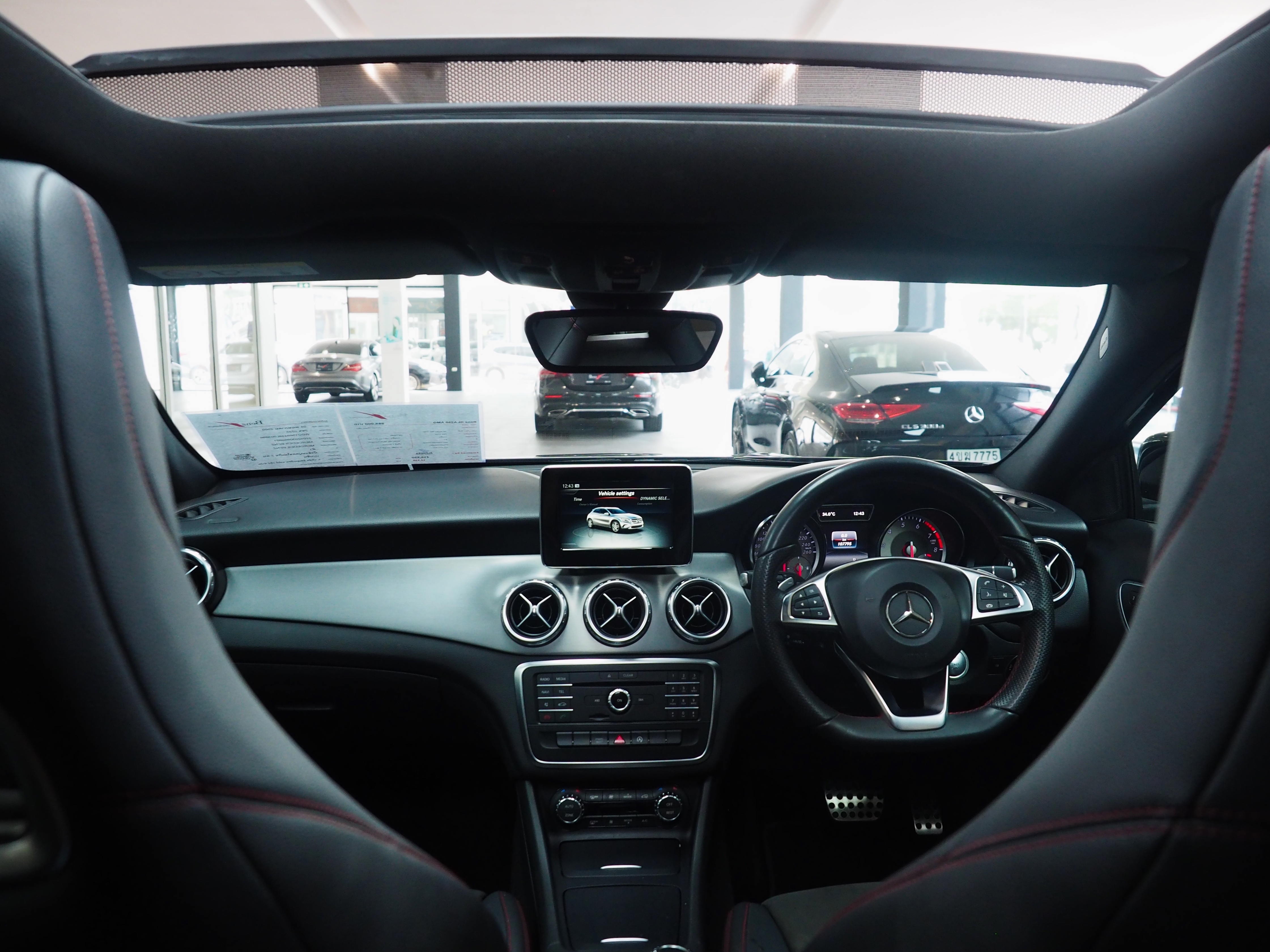 จองแล้ว GLA250 AMG Dynamic W156