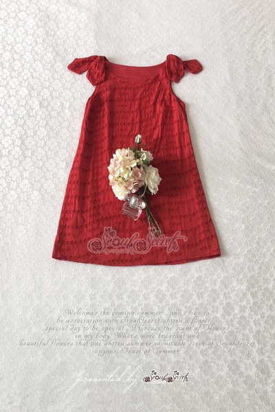 เดรสเนื้อผ้าทอลายลูกไม้สีแดงสดสวยเปรี้ยว