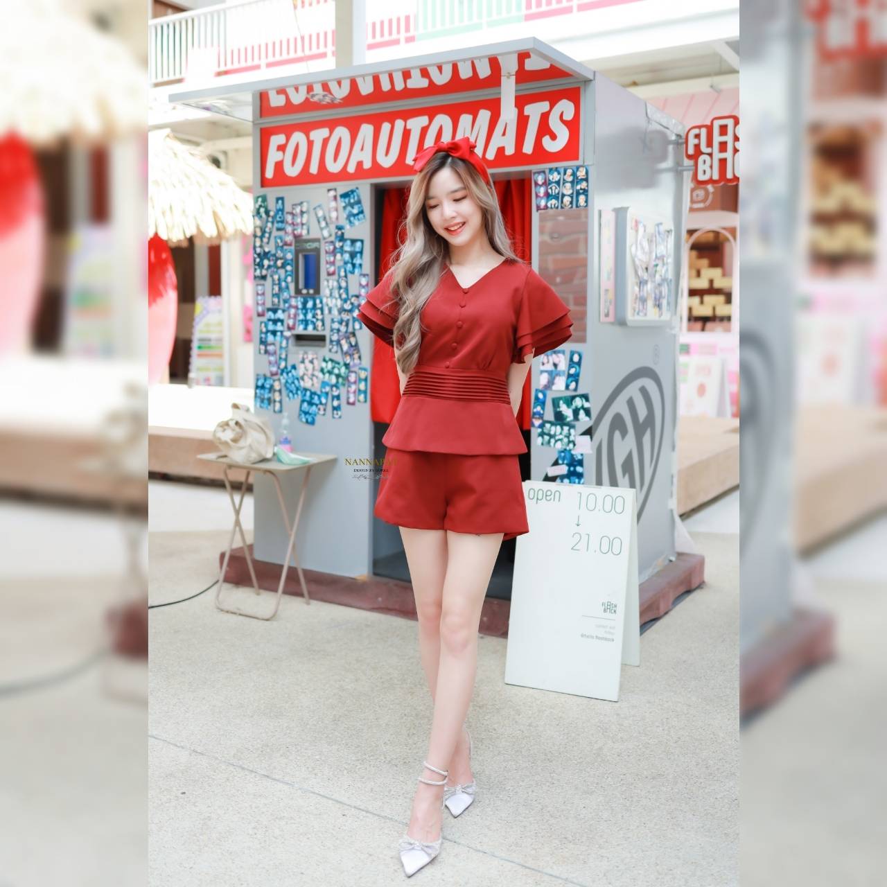 เสื้อซิปหลัง แต่งกระดุม มีฟองน้ำอก