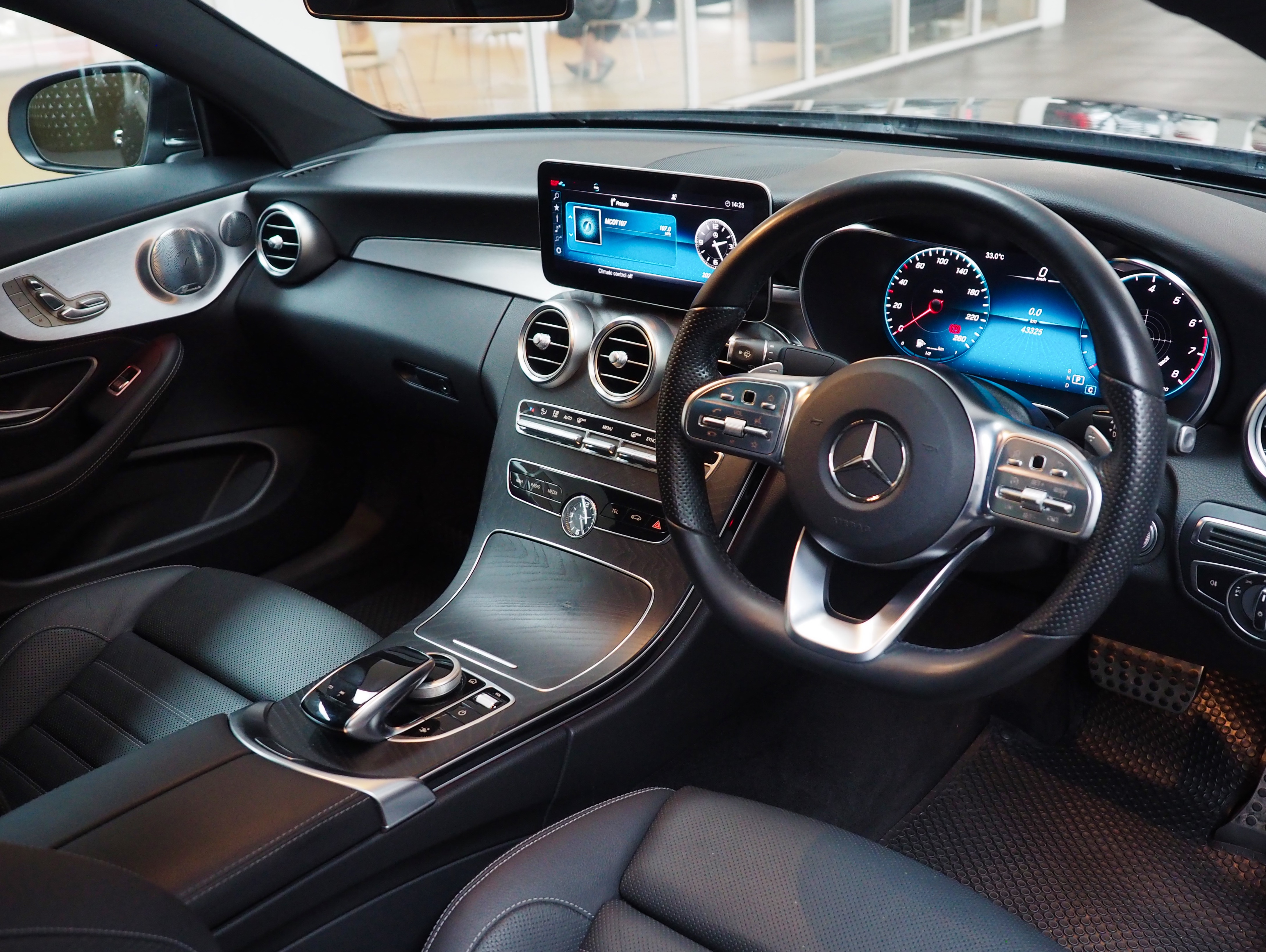 จองแล้ว C200 Coupe AMG Dynamic W205