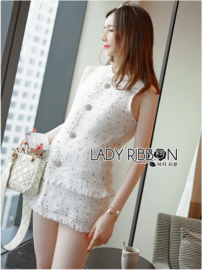 เซ็ตเสื้อแขนกุดติดกระดุมและกางเกงขาสั้นผ้าทวีดสีขาว