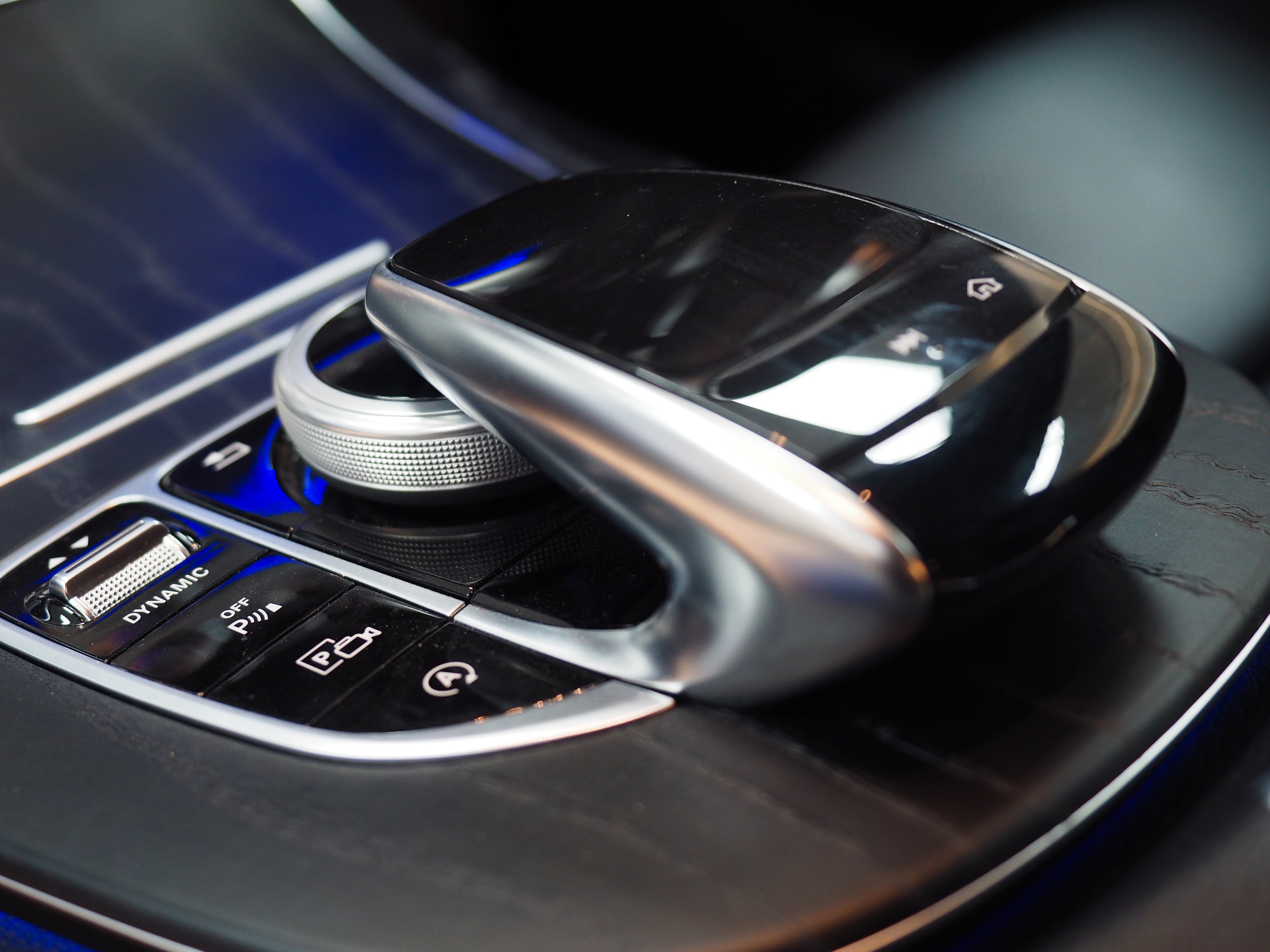 จองแล้ว E200 Coupe AMG Dynamic W238