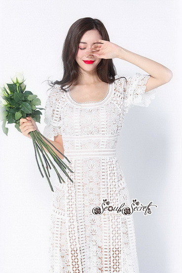 แม็กซี่เดรสสีขาวออฟไวท์