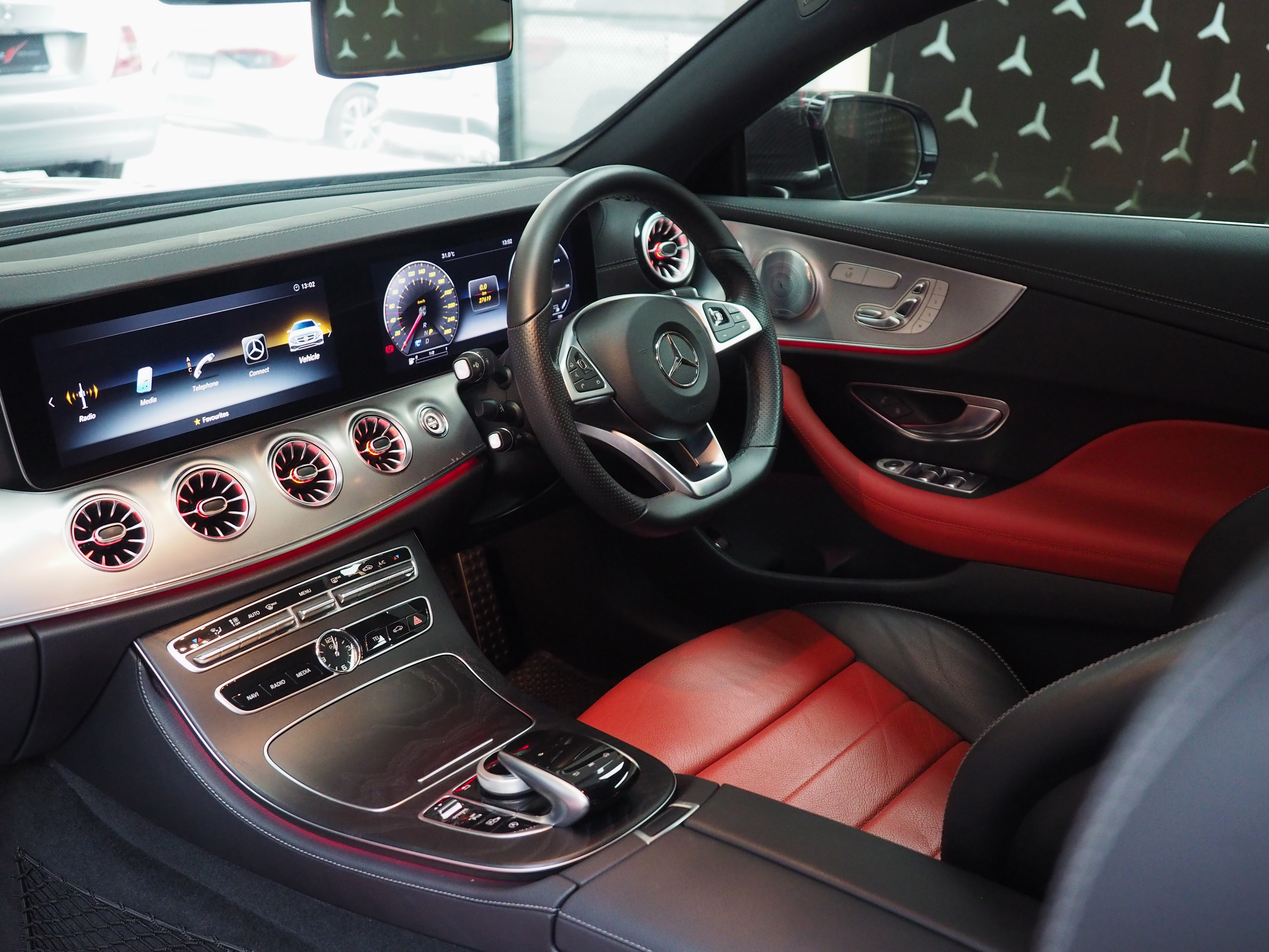 จองแล้ว E200 Coupe AMG Dynamic W238