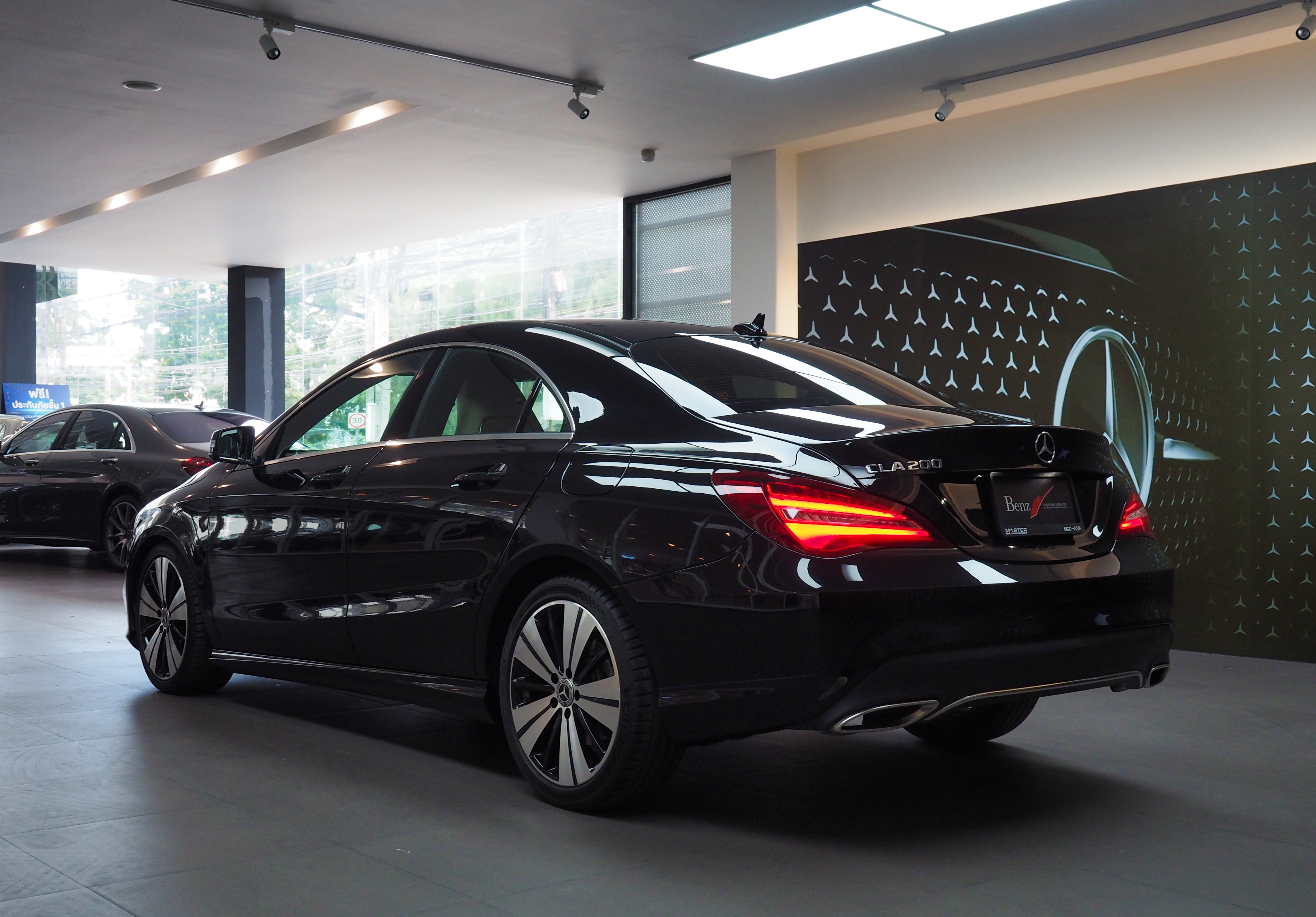 จองแล้ว CLA200 Urban W117