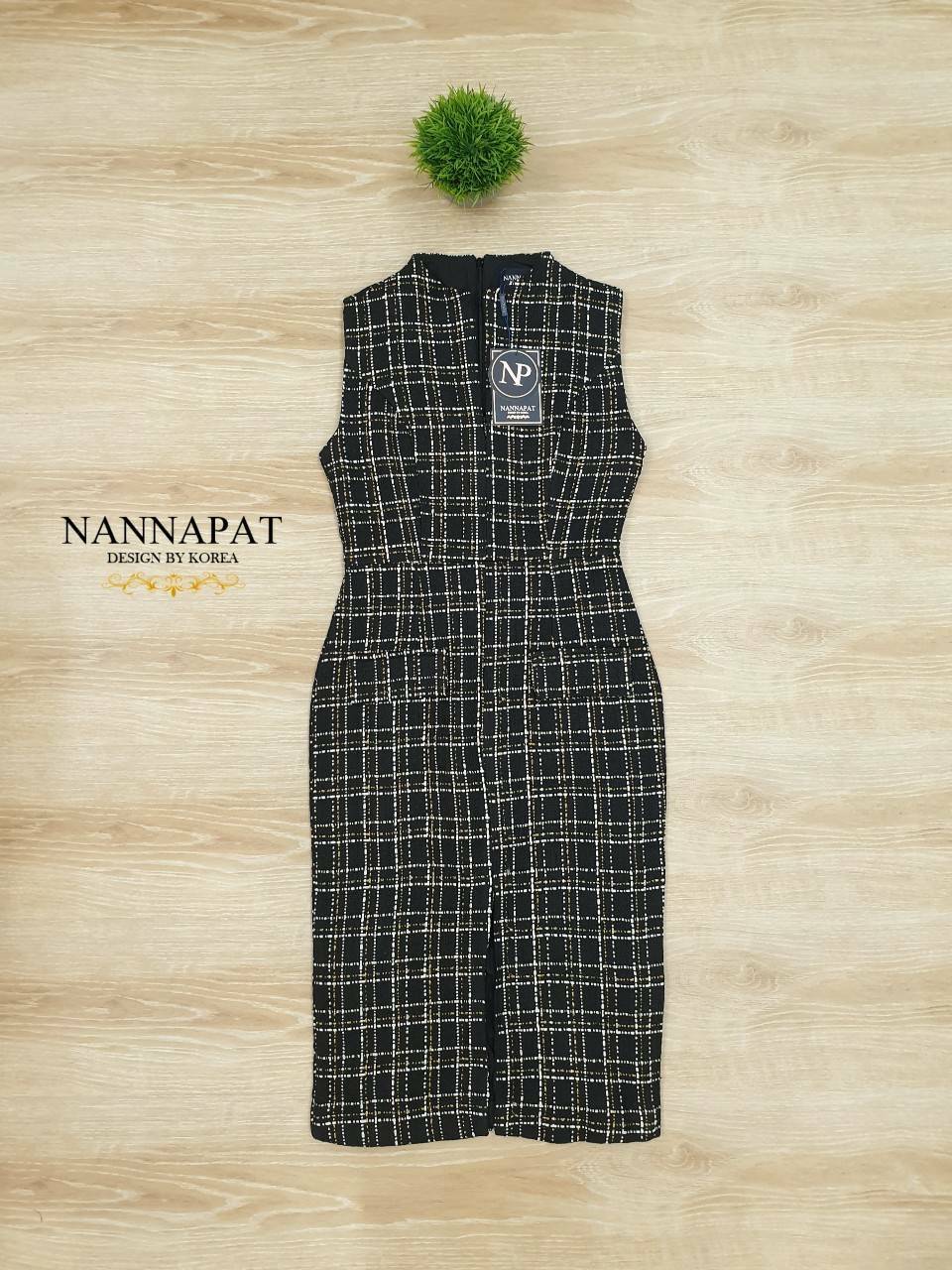 ผ้าทวิสเนื้อดี มีเทรคเชอร์สีทอง