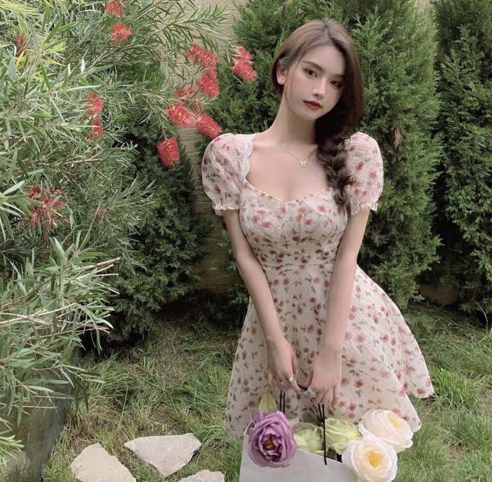 เดรสผ้าลายดอกไม้เเขนสั้น