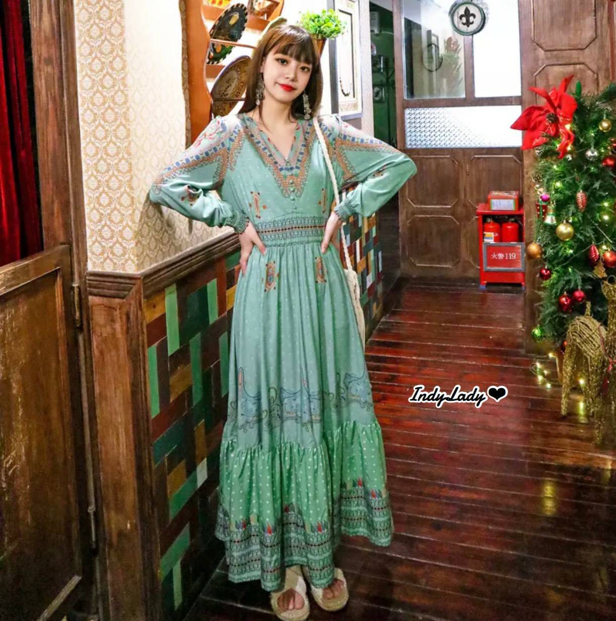 Maxi Dress คอวี มาในโทนสีเขียว แขนยาว