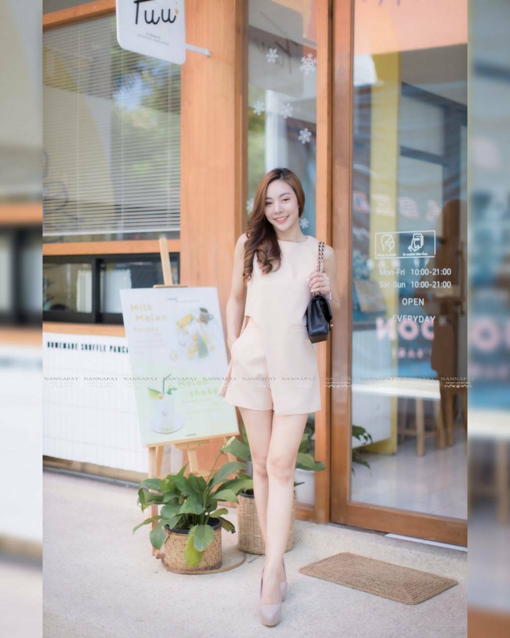 เสื้อดีไซด์สั้นข้างยาวข้างกางเกงมีกระเป๋าข้าง