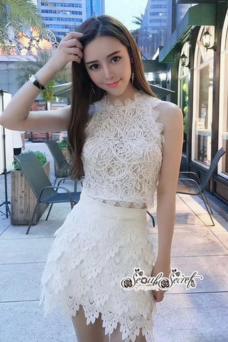 เสื้อแขนกุดสีขาวเนื้อผ้าทอลาย