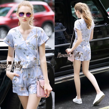 Lady Ribbon ขายส่งเสื้อผ้าออนไลน์พร้อมส่งของแท้ NA07220716 🎉Normal Ally Present flower print V-neck cotton and short