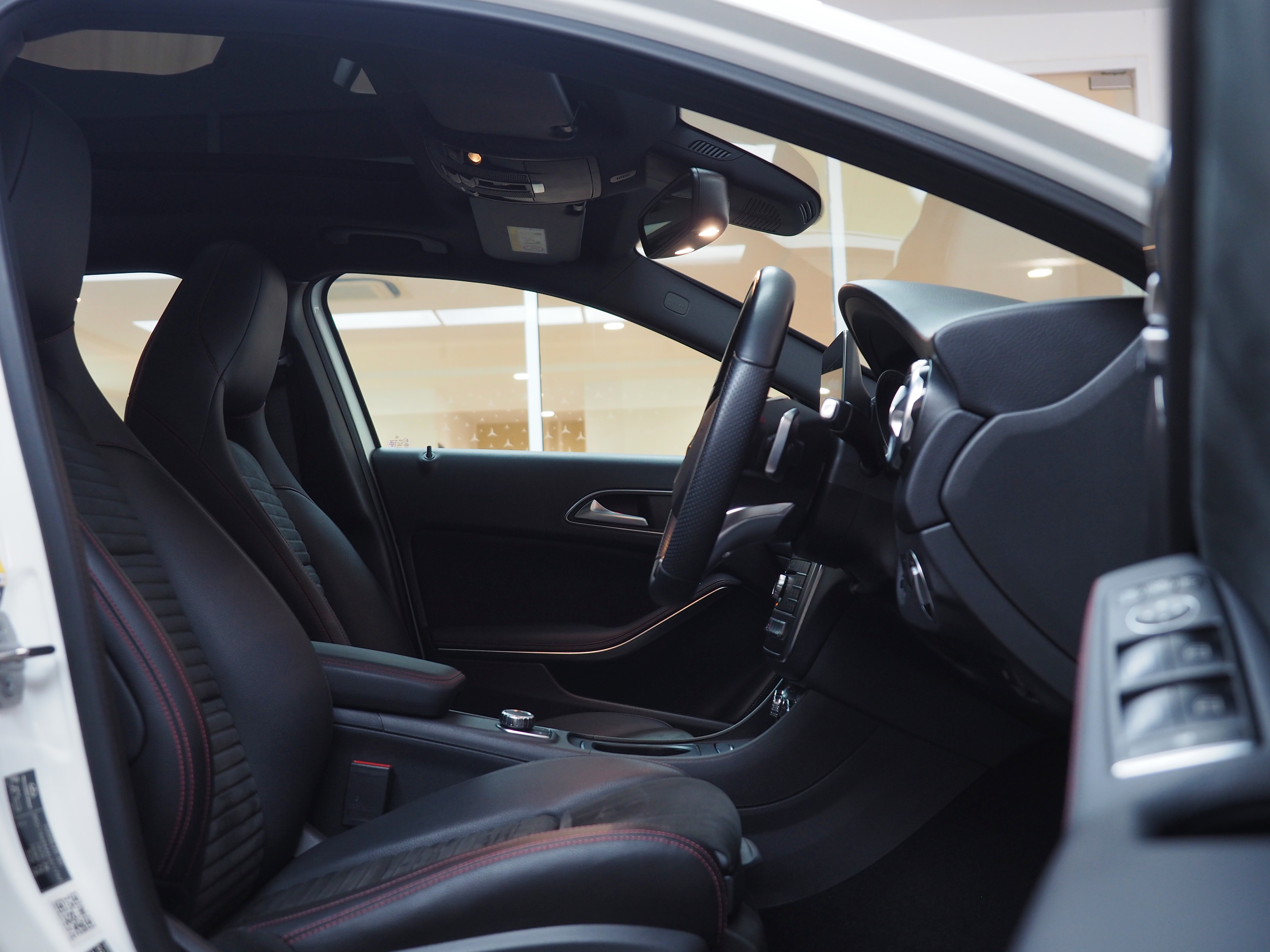 จองแล้ว GLA250 AMG Dynamic W156