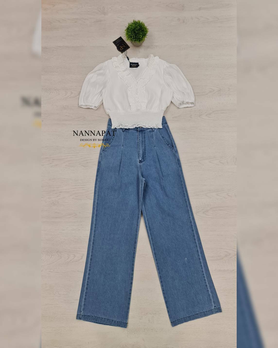 งานเอวสม็อค แม็ชกับยีนส์ได้ลงตัว