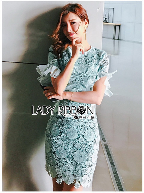 เดรสผ้าลูกไม้สีเขียวมิ้นท์อ่อนตกแต่งแขนเสื้อระบาย