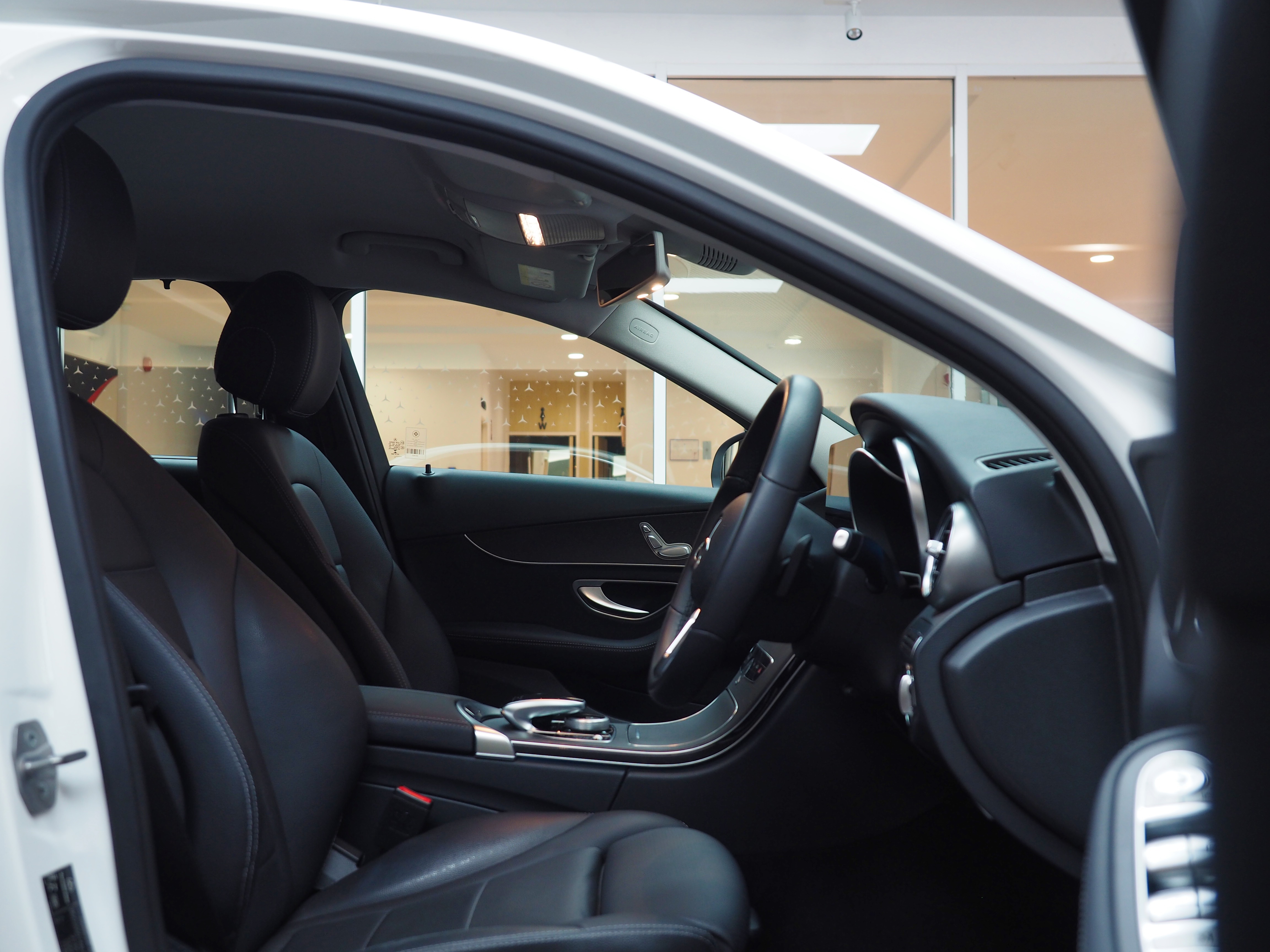 จองแล้ว C220d Avantgarde W205