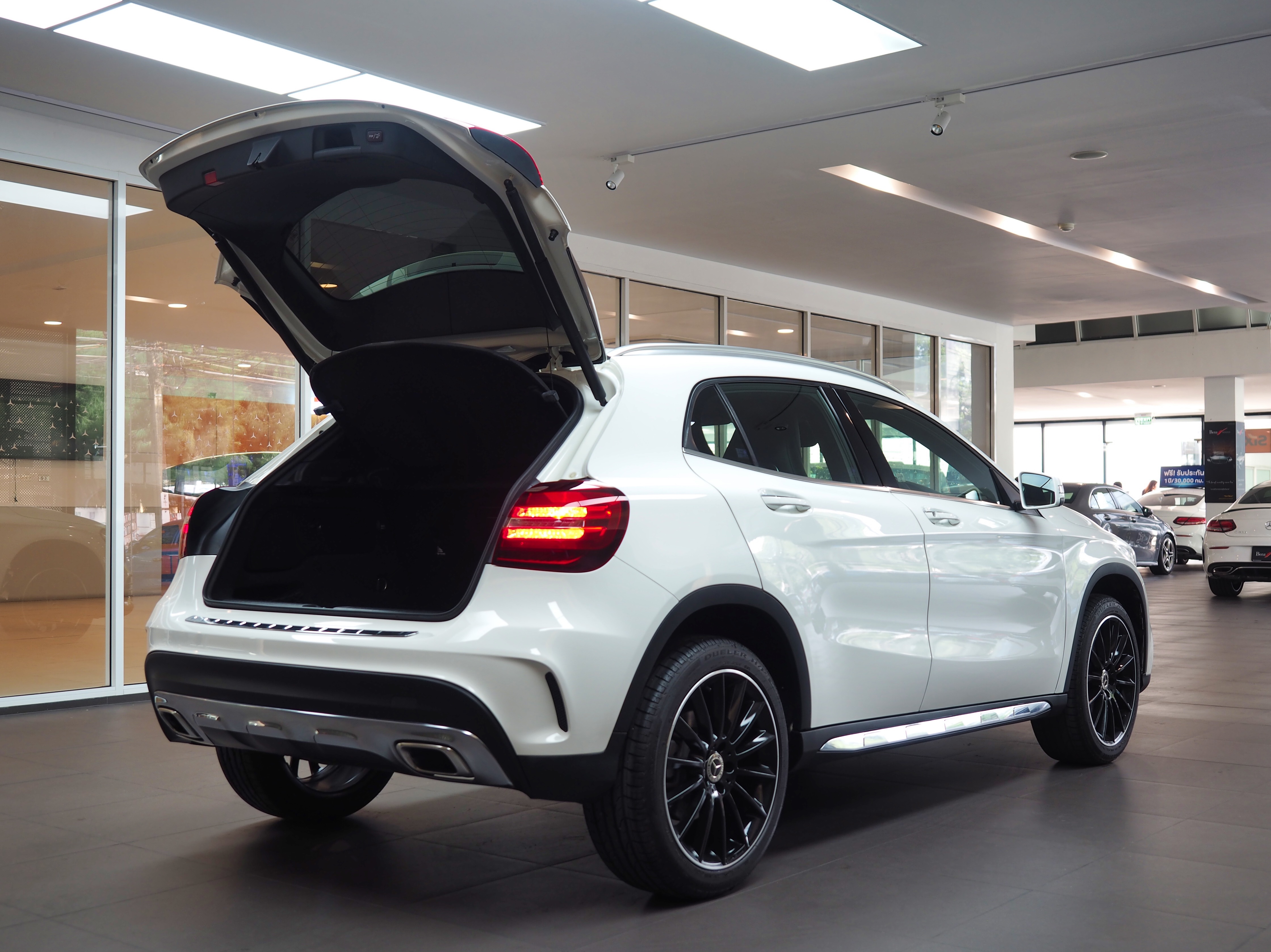 จองแล้ว GLA250 AMG Dynamic W156