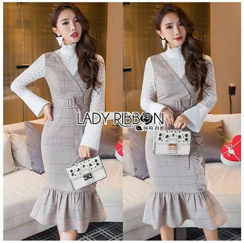 Lace Blouse เดรสลายสก็อตสีเบจทับเสื้อลูกไม้สีขาว