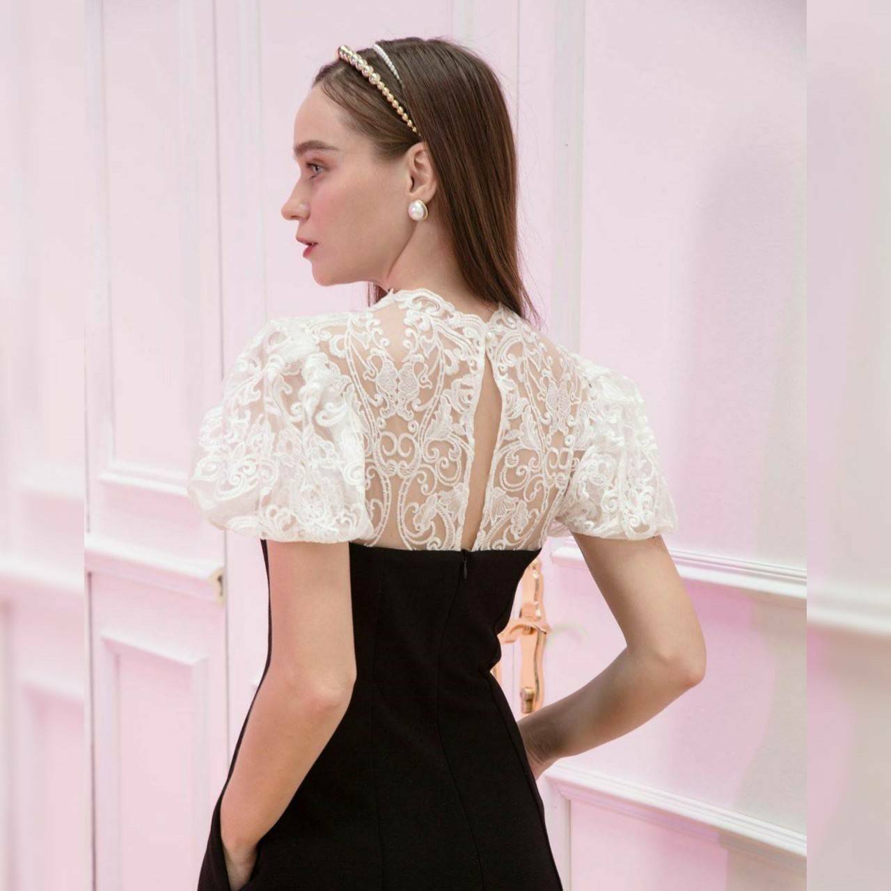 ชุดเดรสซิปหลังมีฟองน้ำที่อก