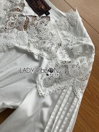 เสื้อยาวคอตตอนสีขาว