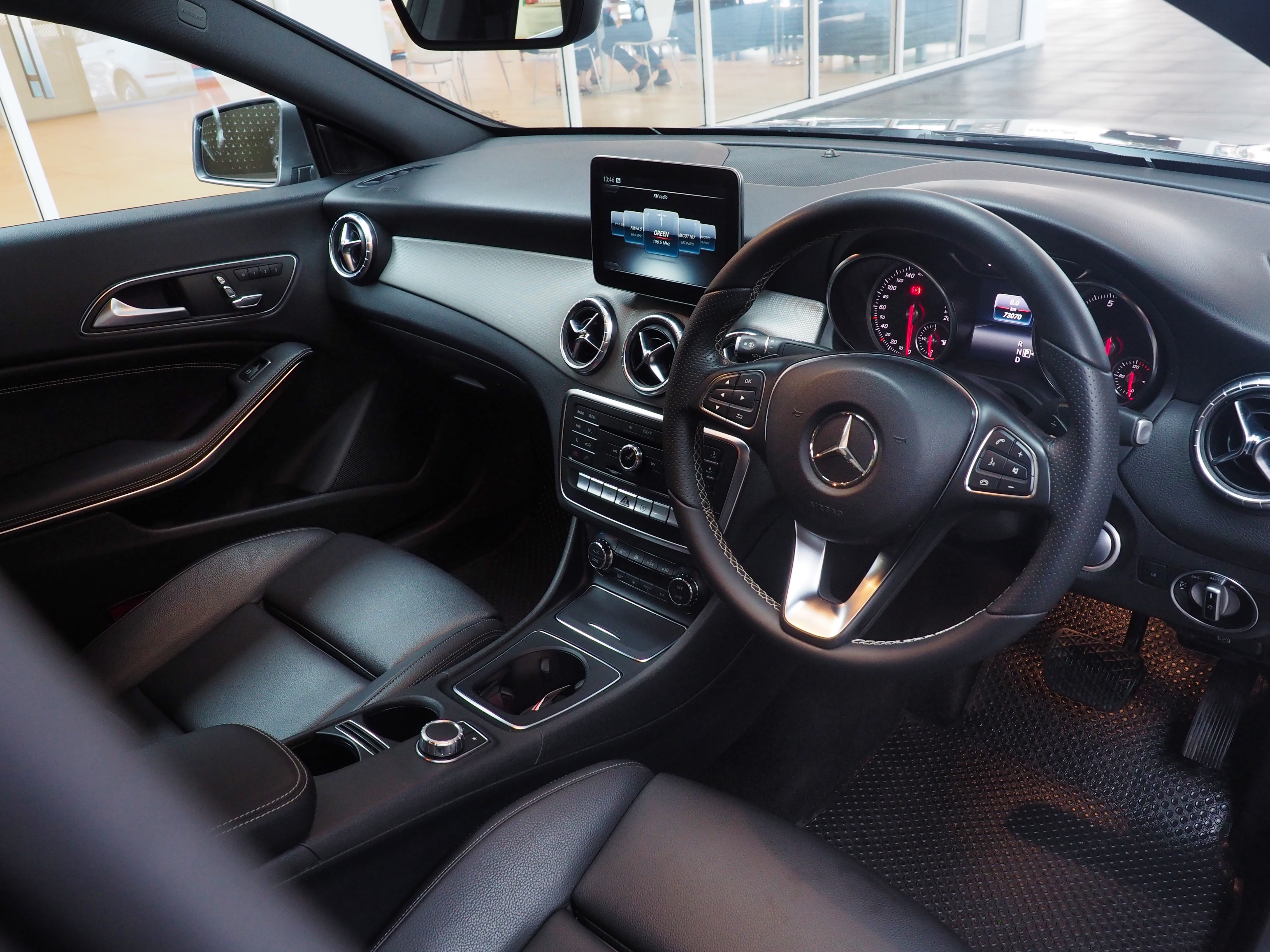 จองแล้ว CLA200 Urban W117