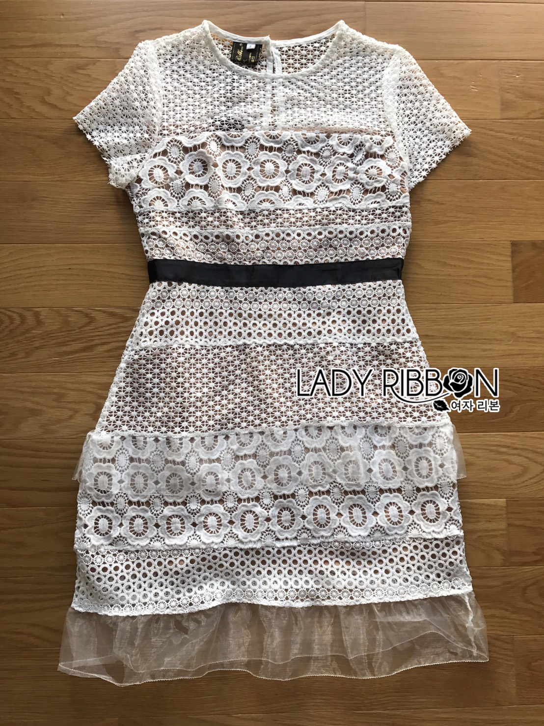 Mini Dress มินิเดรสผ้าลูกไม้สลับลายสีขาว