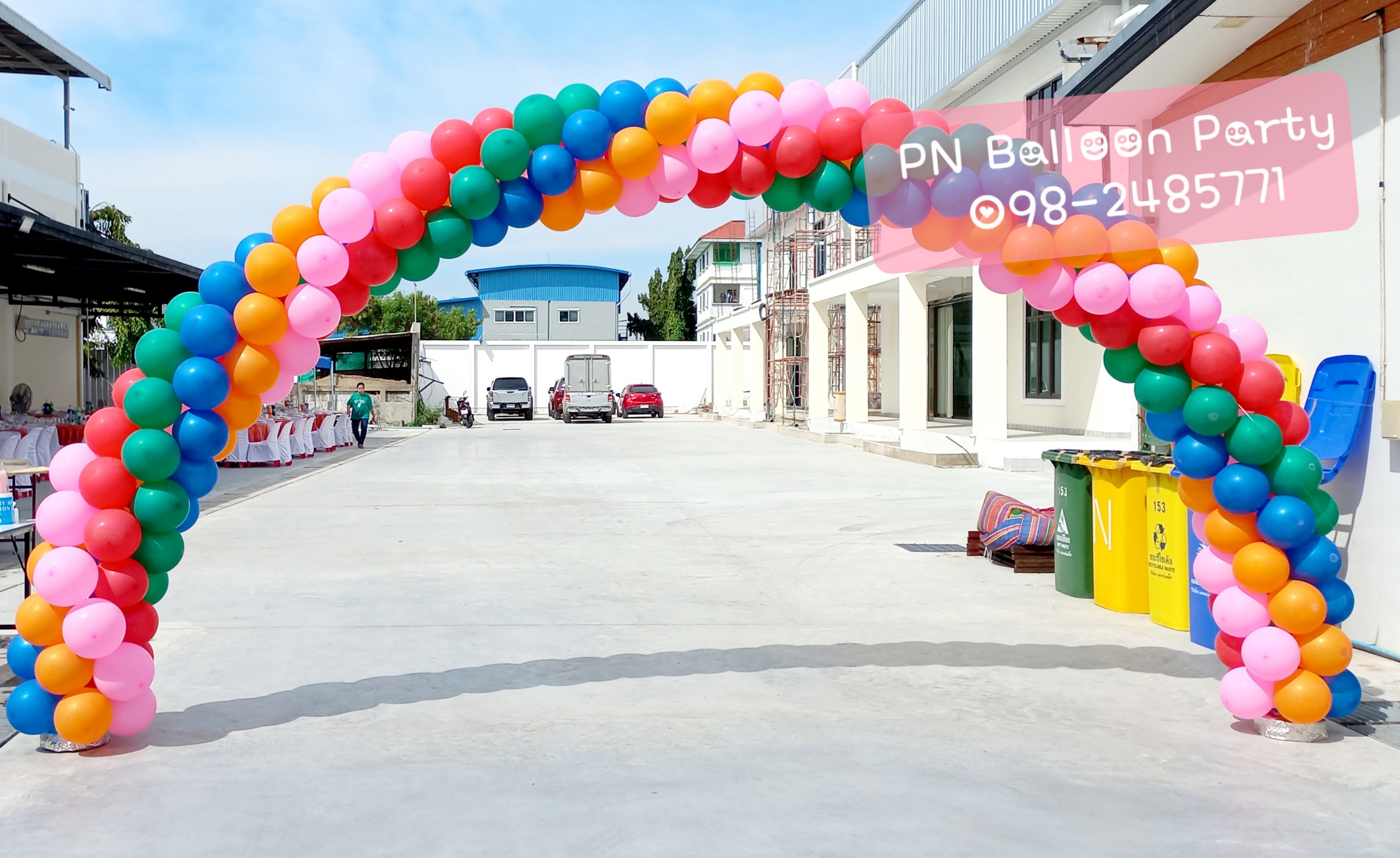 ซุ้มโค้งลูกโป่งลายเกลียว งานเปิดร้าน Balloons colum