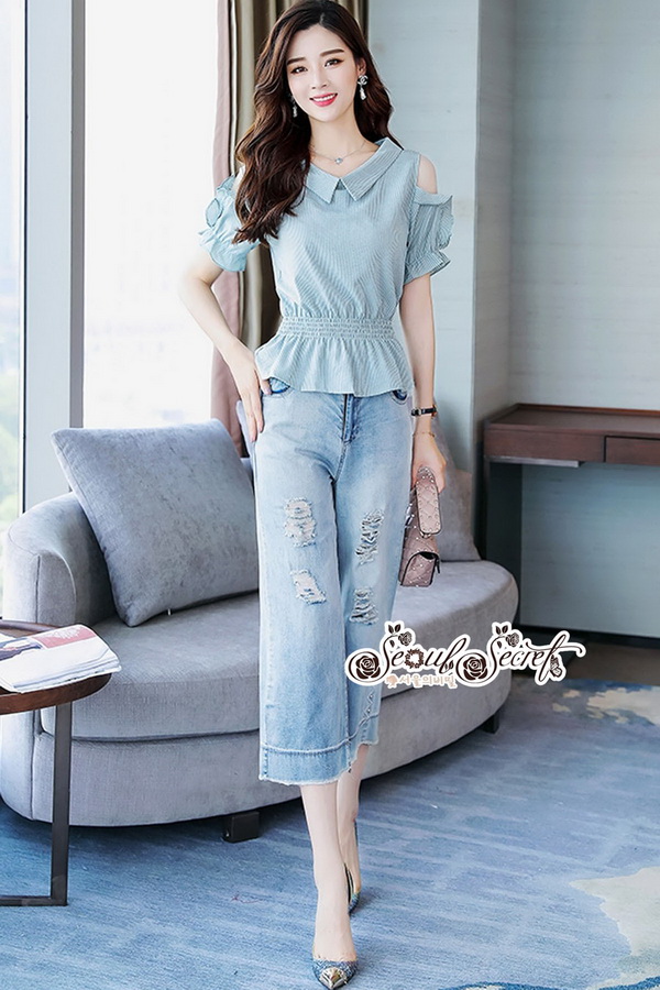เสื้อพิมพ์ลายริ้วยาวโทนสีเขียว ช่วงคอกว้าง
