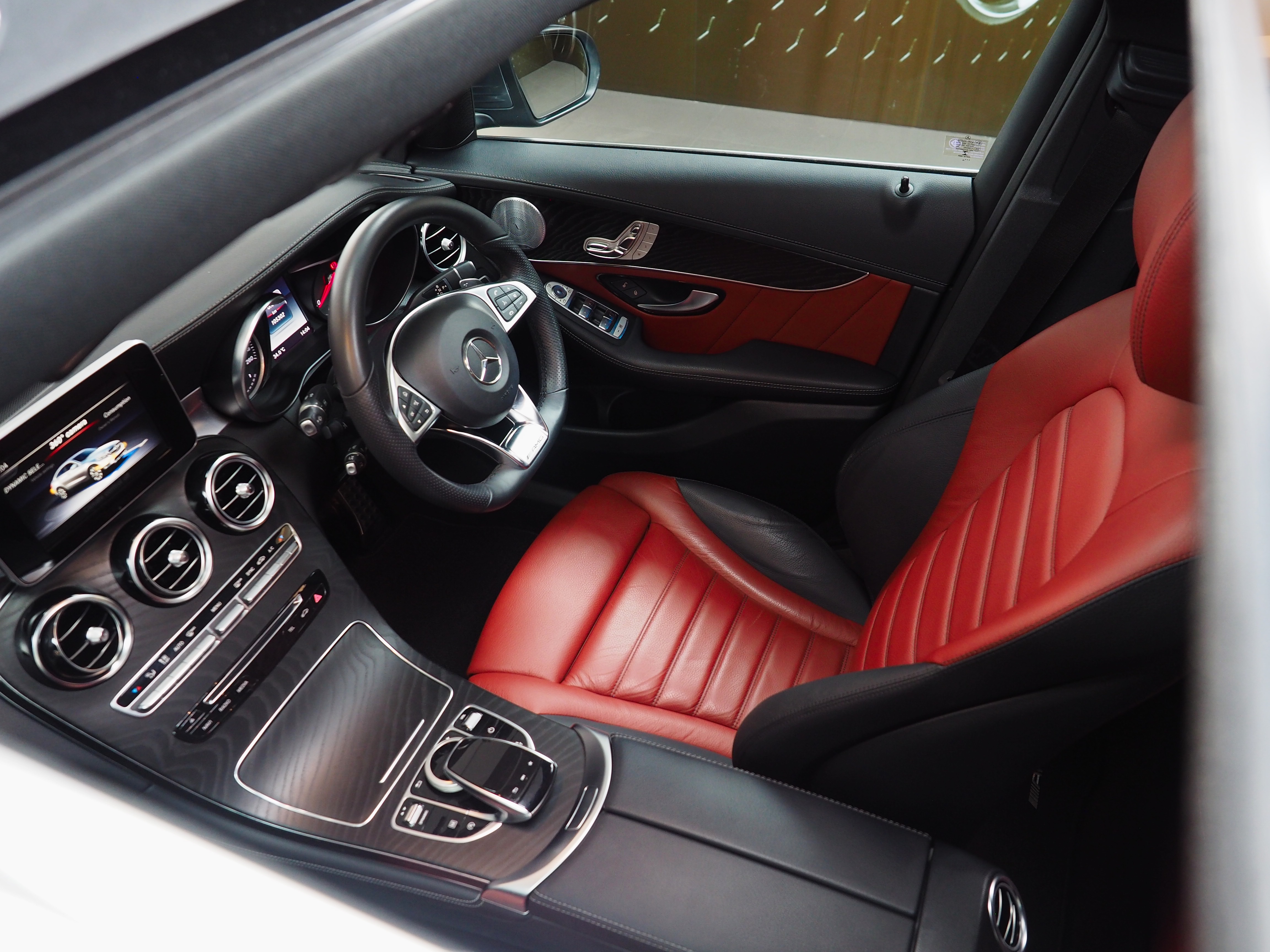 จองแล้ว GLC250 AMG Coupe 4Matic W253