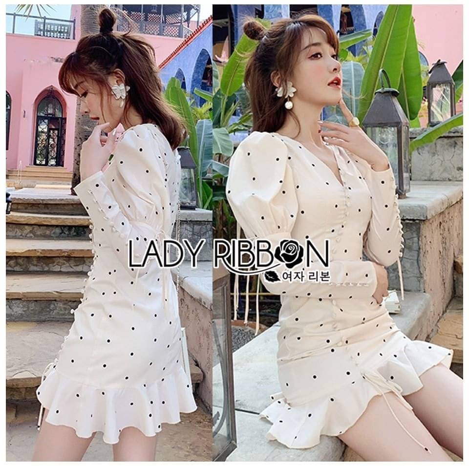 รสสั้นผ้าเครปสีขาวพิมพ์ลายจุดสีดำ