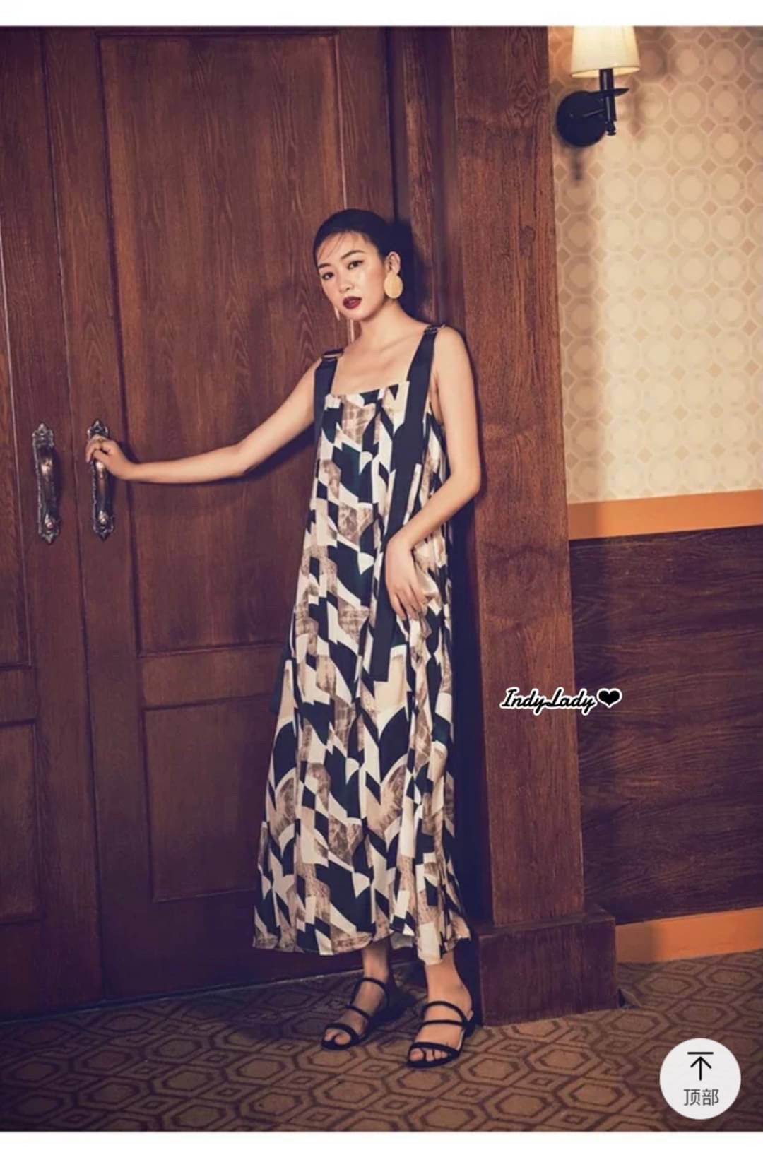 Dress สายเดี่ยว พิมพ์ลายกราฟฟิก
