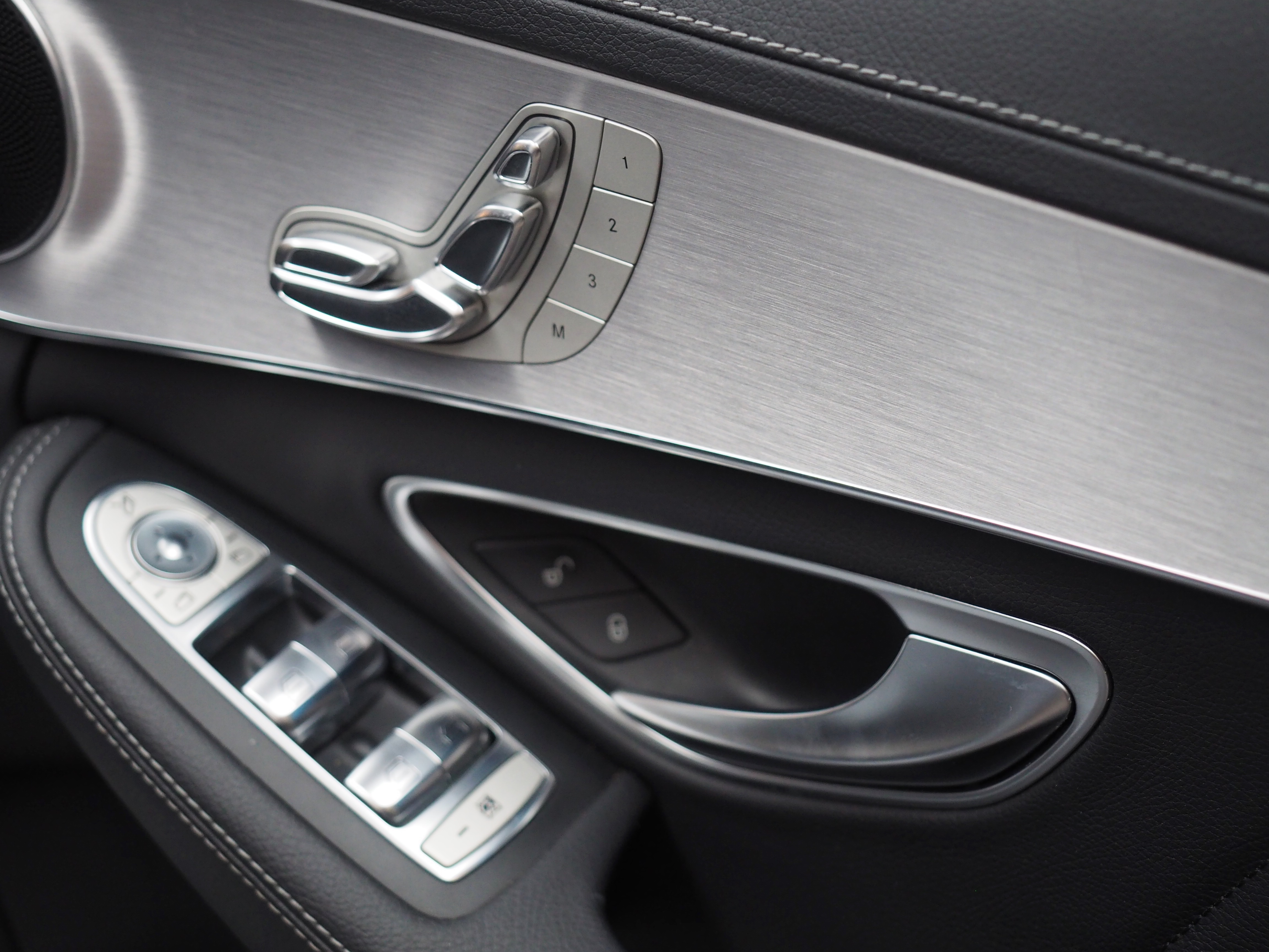 จองแล้ว C300 Bluetec Hybrid AMG W205