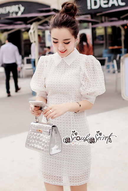 เดรสสีขาวเนื้อผ้า Tulle แบบโปร่ง