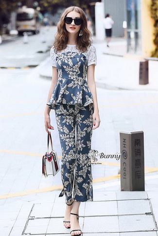 ผ้าลายดอกเนื้อดีน้ำหนัก สีฟ้าดอกขาวอ๊อบ