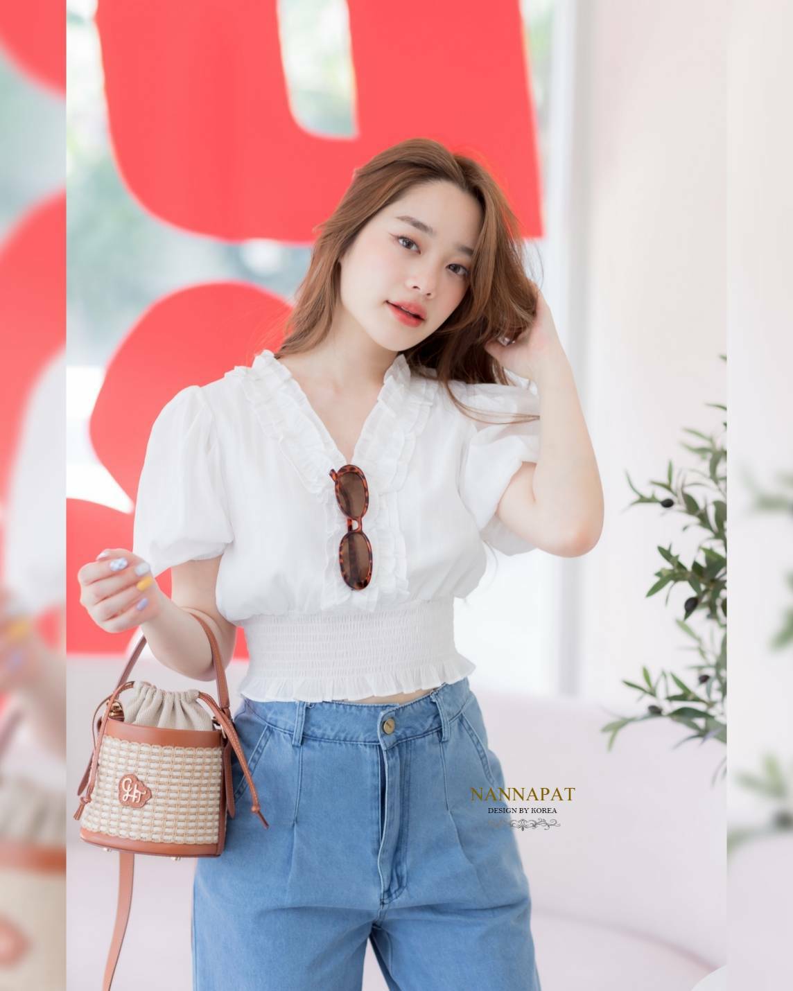 งานเอวสม็อค แม็ชกับยีนส์ได้ลงตัว