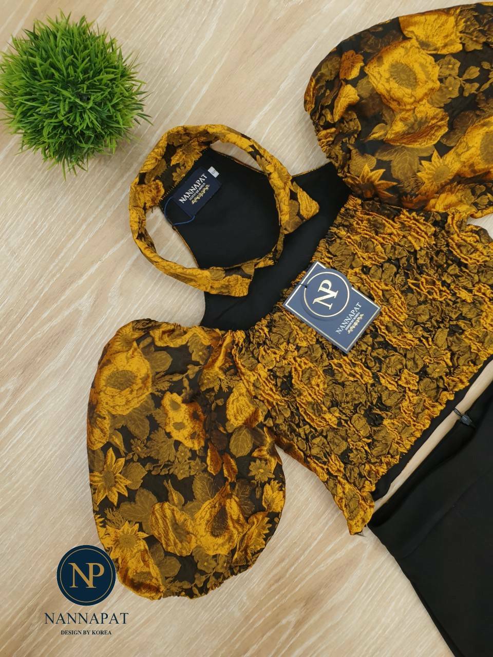 เสื้อแขนพองดีไซด์ปกคอเก๋ไก๋