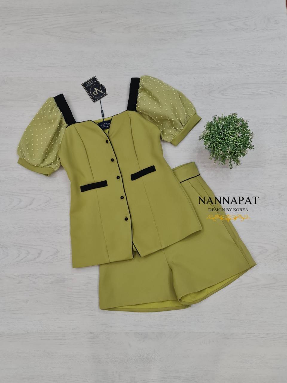 เสื้อกระดุมหหน้า แขนแต่งผ้าลูกไม้