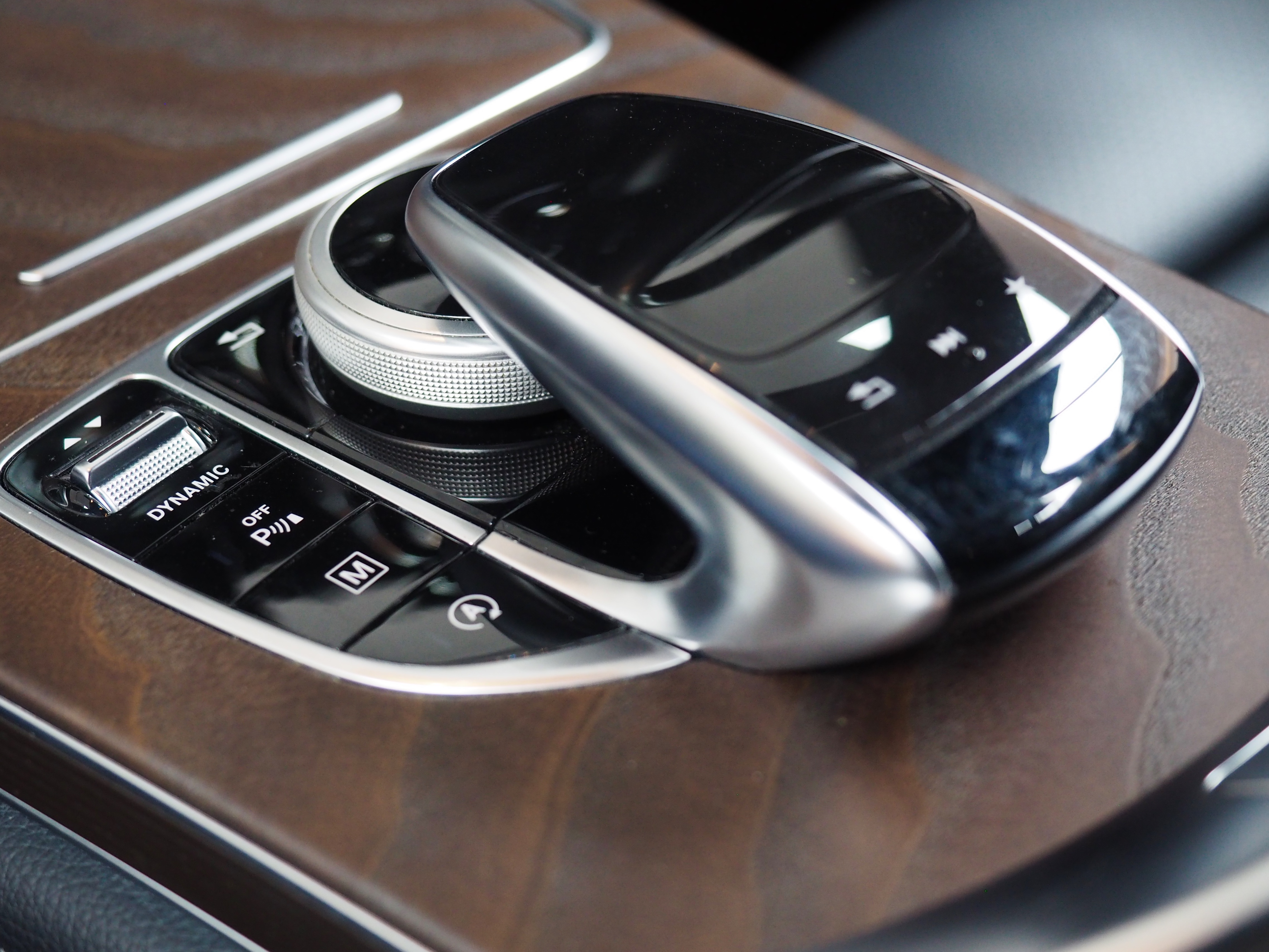 จองแล้ว GLC250d Off Road 4MATIC W253