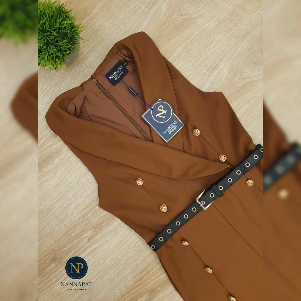 จั้มสูทแต่งกระดุมกางเกงผ่าหน้า